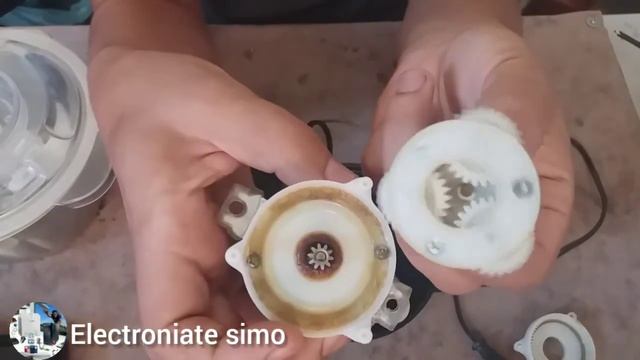 طريقة إصلاح الخلاط الكهربائي المنزلي.صيانة الطحان الكهربائي polycuiseur. смотреть онлайн