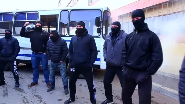 между нами тает лёд песня смотреть онлайн