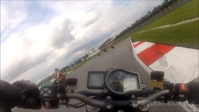 On-board 2014 KTM 1290 Super Duke R at Sepang International Circuit смотреть онлайн