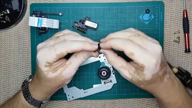 TEAC CD ROM Drive Disassembly смотреть онлайн