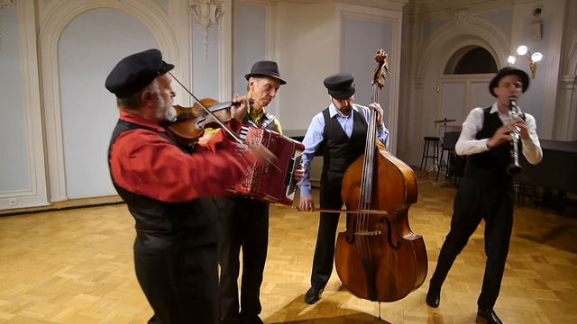 Moskver Klezmer Kapelye (Москвер клезмер капелье): Doyna - Hora - Sher - Freylekhs - Skochna смотреть онлайн