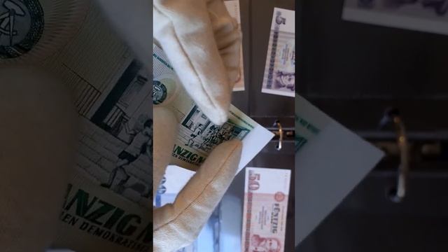 Банкноты ГДР.