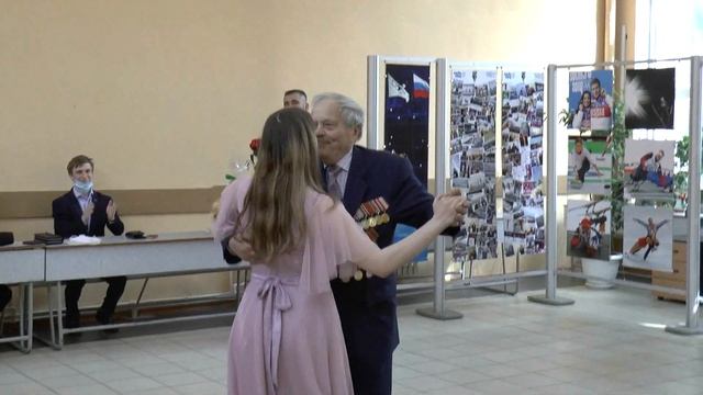 Танец с ветераном И.Г. Новичихиным смотреть онлайн