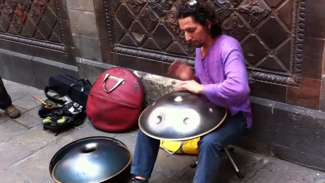 Музыканты в готическом квартале Барселоны. 18 окт 2011 смотреть онлайн