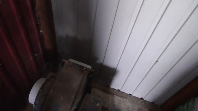 Лёгким движением руки штаны сварщика превращаются... смотреть онлайн