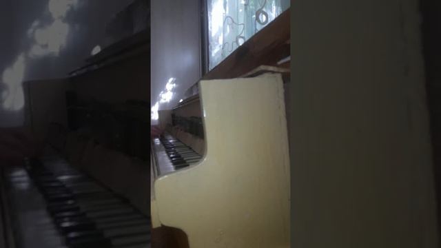 Playing my hand-made eight-octave piano смотреть онлайн