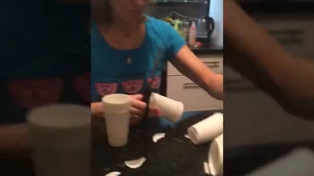 СНЕГОВИК ИЗ ПЛАСТИКОВЫХ СТАКАНЧИКОВ!!