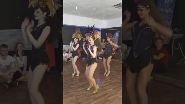 Бразильская самба samba no pé Kubekinasamba на выступлении смотреть онлайн
