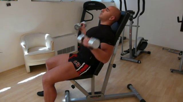 Бицепсово сгъване от седеж BelchoHristov.Com