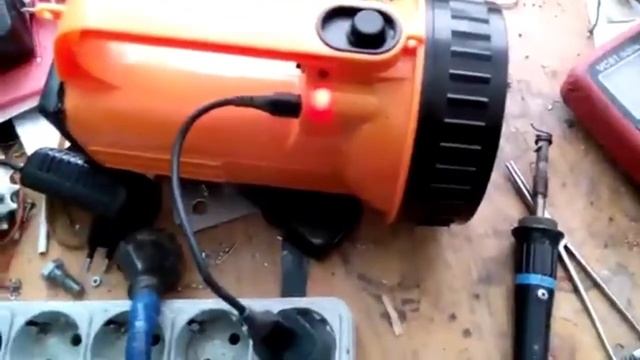 Портативная колонка из фонарика своими руками смотреть онлайн