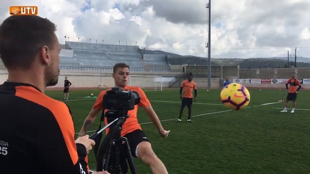 Новый вид волейбола, дар убеждения сильнее VAR // эмоции на тренировке в Пафосе смотреть онлайн