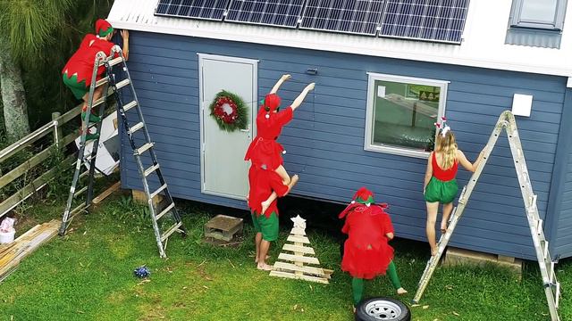 The Living Big In A Tiny House Christmas Special 2018