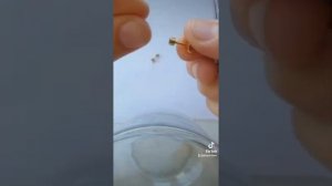 Как снять легко и быстро серёжки гвоздики!!!