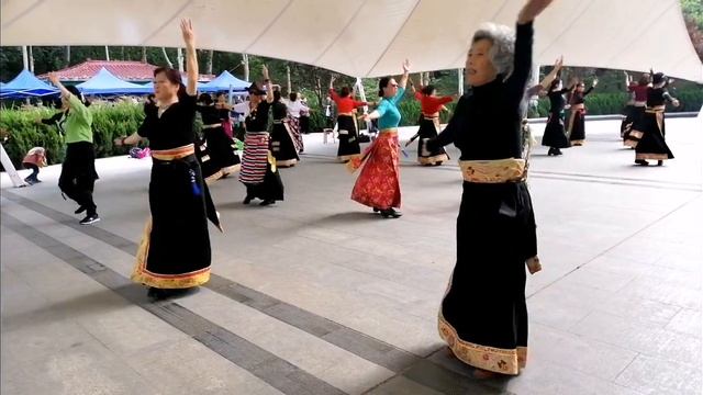 Changle Park beautiful activities Xian Shaanxi China смотреть онлайн