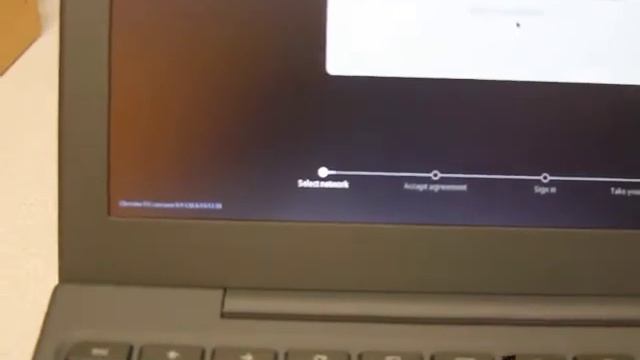 Unboxing & First Look at the Google Chrome CR-48 Beta laptop смотреть онлайн