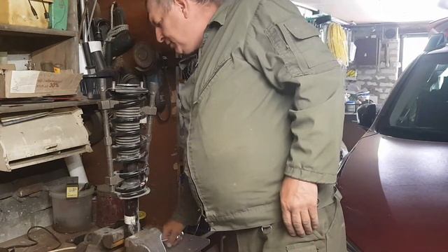 Снятие пружины (разборка задней стойки амортизатора) Subaru Outback 6-го поколения смотреть онлайн