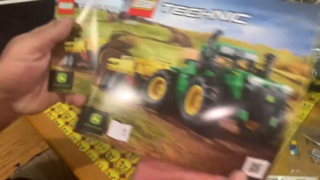 Technic Tuesday lego Review of set 42136 John Deere 9620R $WD Tractor смотреть онлайн