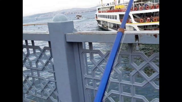 Стамбул, Галатский мост, Золотой Рог, рыбаки смотреть онлайн