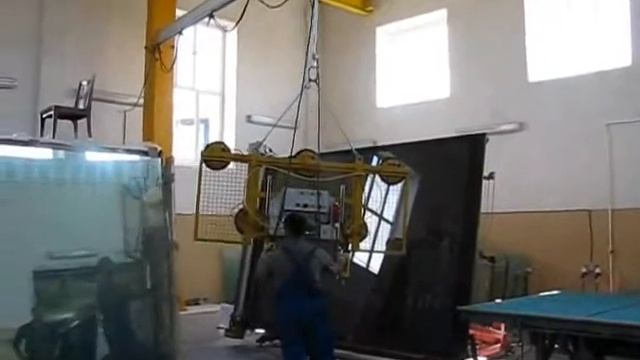 Загрузка стекла на стол резки смотреть онлайн