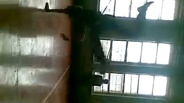 танцуем брейк-данс.mp4 смотреть онлайн