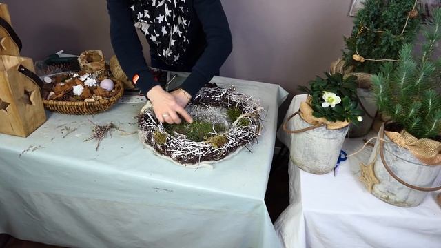 Weihnachtsdeko Mit Tannen & Christrosen |  DIY Tannengirlande & Türkranz | Eingangsbereich Gestalte