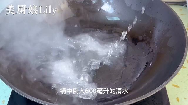 熬豬油不要直接下鍋，牢記4放3不放，又香又白無異味，放半年不壞，【麗麗廚房】，#豬油料理，#豬油食譜，#家常菜，#熬制豬油，#豬油怎麼熬制才白才香，#熬制豬油要加什麼材料才更香，#熬制豬油怎樣保存長