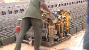 Мобильный станок для производства пескоблока