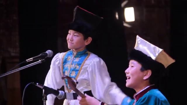 Калмыцкие мальчишки поют шаваш