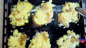 Запеченный  мятый  картофель в мундире в духовке, со специями. Отличный гарнир со сметанным соусом.