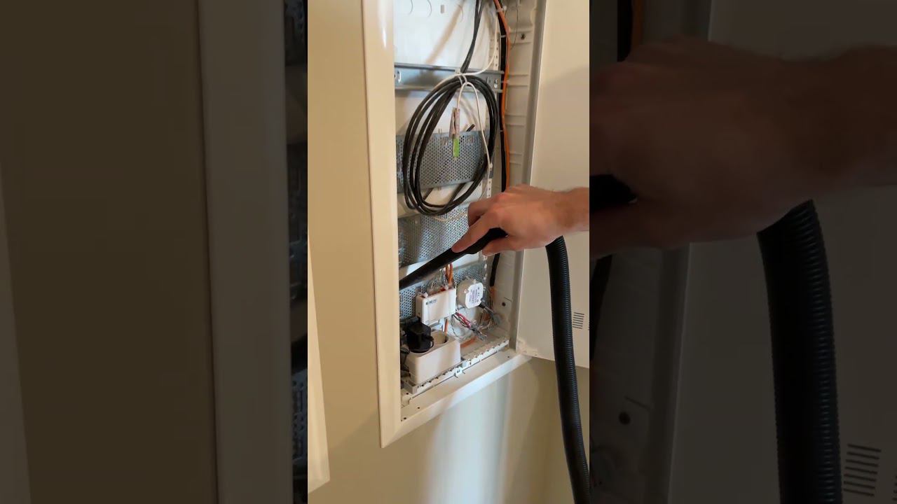 Специальный пылесос для электрощита ⚡️ #дизайнерскийремонт смотреть онлайн