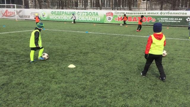 Тренировка: передача мяча внутренней стороной стопы в движении смотреть онлайн