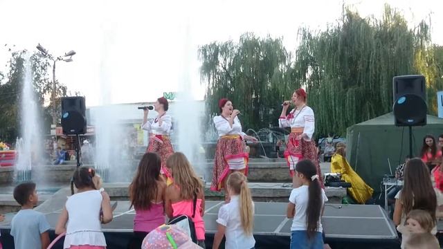 Шоу-группа Малина г. Волгоград А я милого узнаю по походке смотреть онлайн