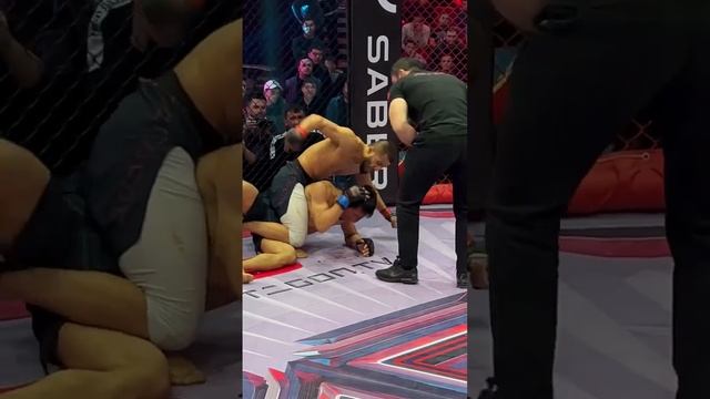 Мухаммаджон Курбанов финишировал Аргена Абдыкадырова и завоевал пояс чемпиона OCTAGON