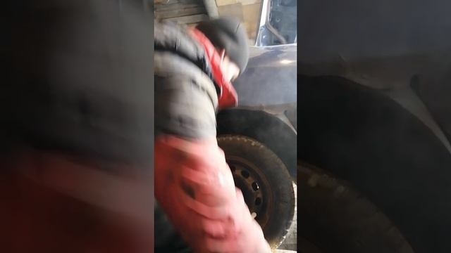 как снять прикипевшее колесо форд мондэо 1 смотреть онлайн