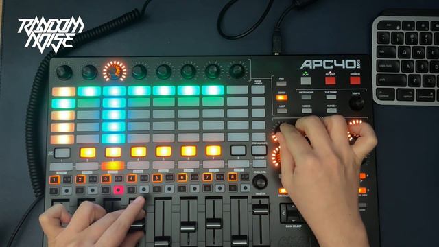 Akai APC40 MK2 Melodic Acid Techno Jam - Drifting Universe смотреть онлайн