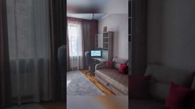 Покрывало на диван с подушками. Шторы с фигурным ламбрекеном в кабинет смотреть онлайн