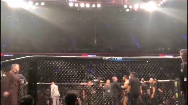 ?♂️ Afición agrede a peleadores de la UFC en la Arena Ciudad de México? смотреть онлайн