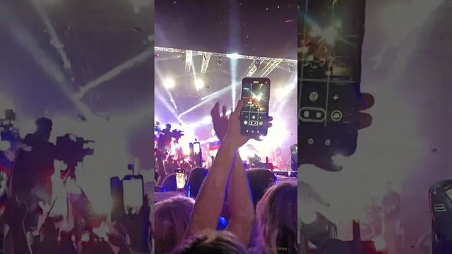 SHAMAN и счастливые зрители на большом шоу в Новомосковске смотреть онлайн