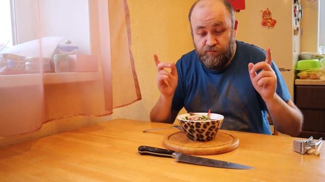 Салат из свиных ушей Вкусный салат - за уши не оттянешь! Ел бы его каждый день!!! смотреть онлайн