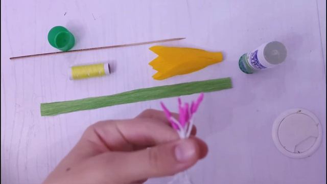 Жёлтые лилии из гофрированной бумаги. смотреть онлайн