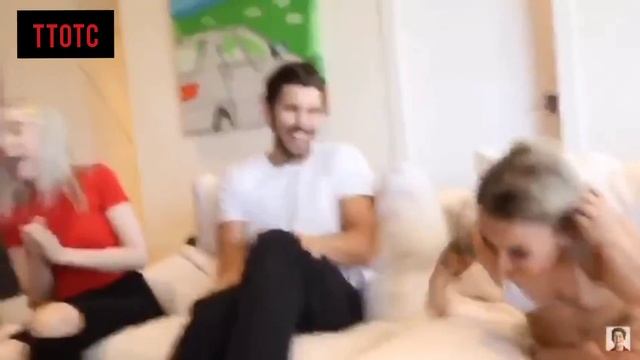 Worlds Tiniest Stripper - Sassy Cassie смотреть онлайн