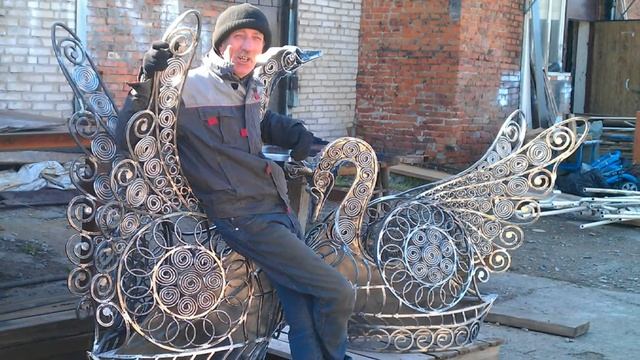 Лебеди из металла