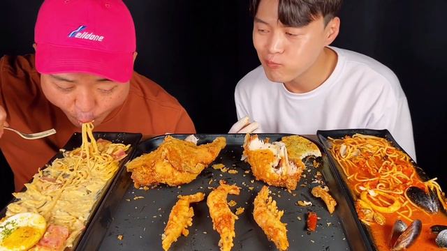 치킨 먹을 때 새끼손가락이 필요한 이유☝ 까르보나라+해산물파스타 смотреть онлайн