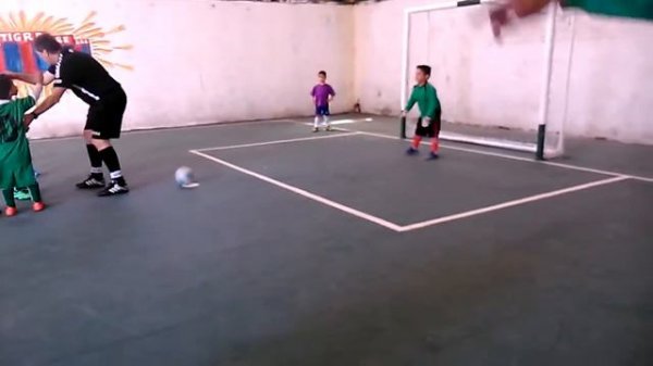 Alex Veron atajando penal