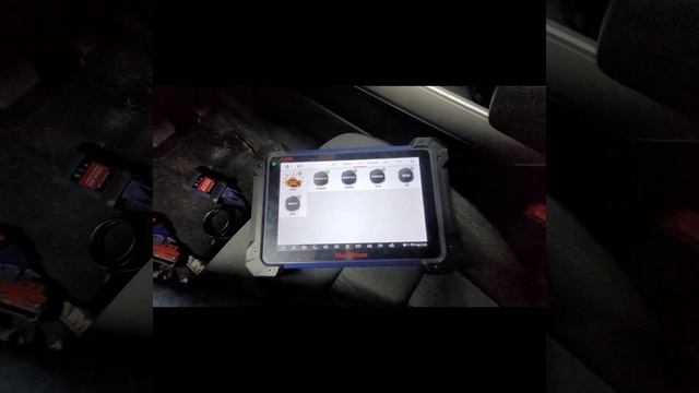 Locating Chrysler 12+8 connector on a 2021 Dodge Ram & clearing DTCs using universal scan tool смотреть онлайн