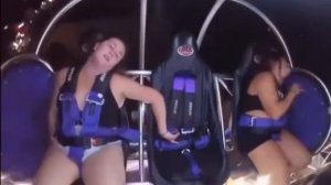 Обгадилась от страха на аттракционе