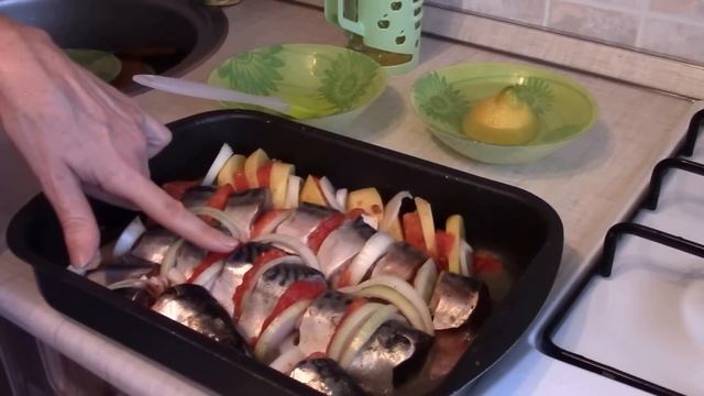 Скумбрия, запеченная в духовке. Простой и вкусный рецепт запеченной скумбрии. смотреть онлайн