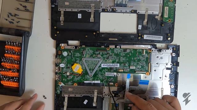 Disassembly Lenovo Yoga 300 - Replace Keyboard смотреть онлайн