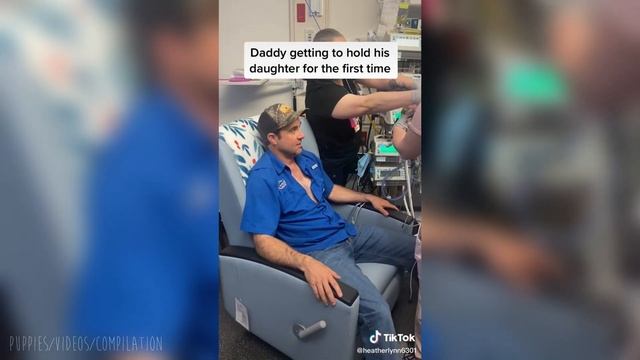 Father Holds His Baby For The First Time Compilation #1 (Very Emotional) August 2022 смотреть онлайн
