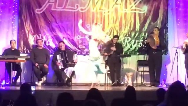 Восточные танцы, Шикарная Оксана Базаева Гала Шоу звёзд Алмаз 2019! смотреть онлайн